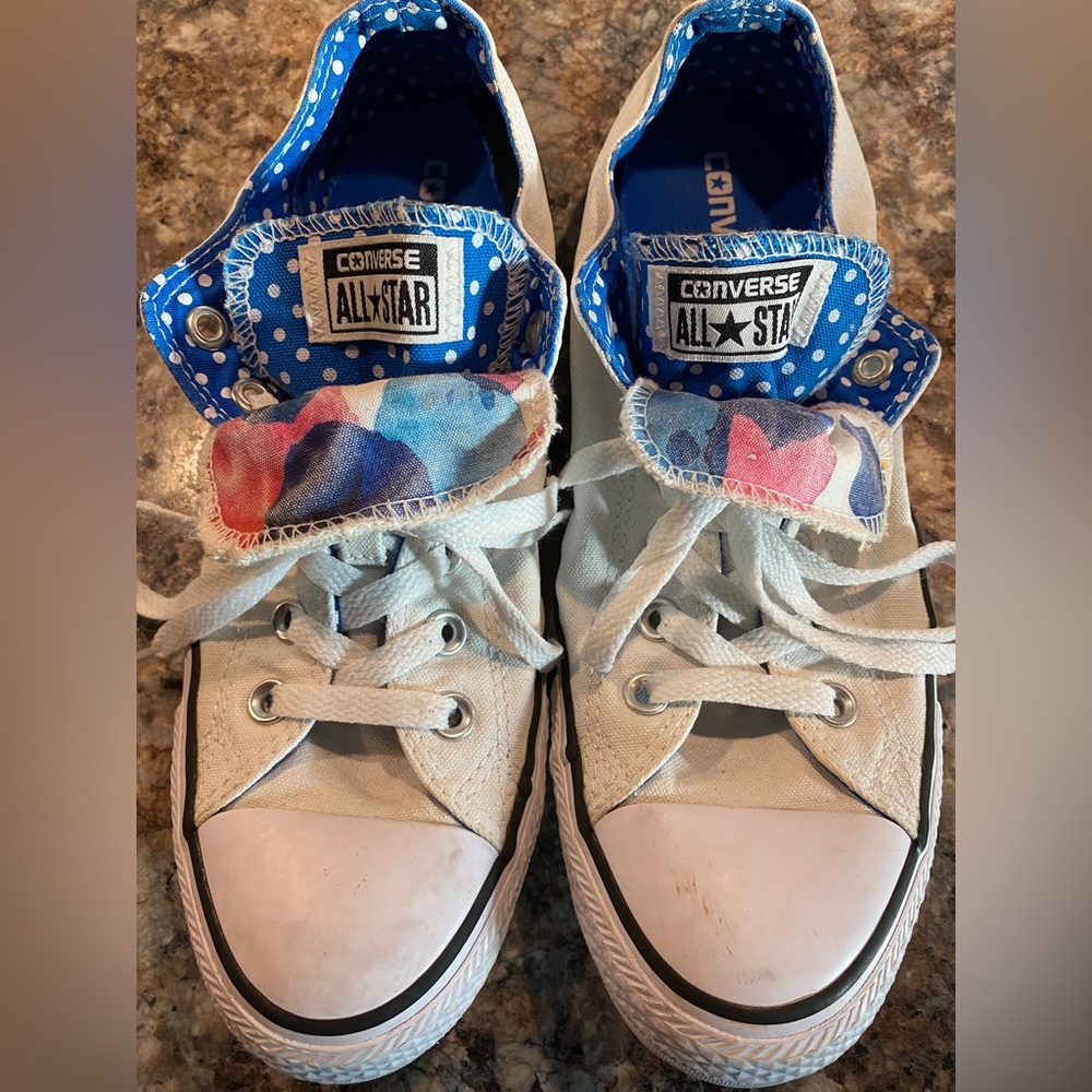 Converse women’s size 10, cute!